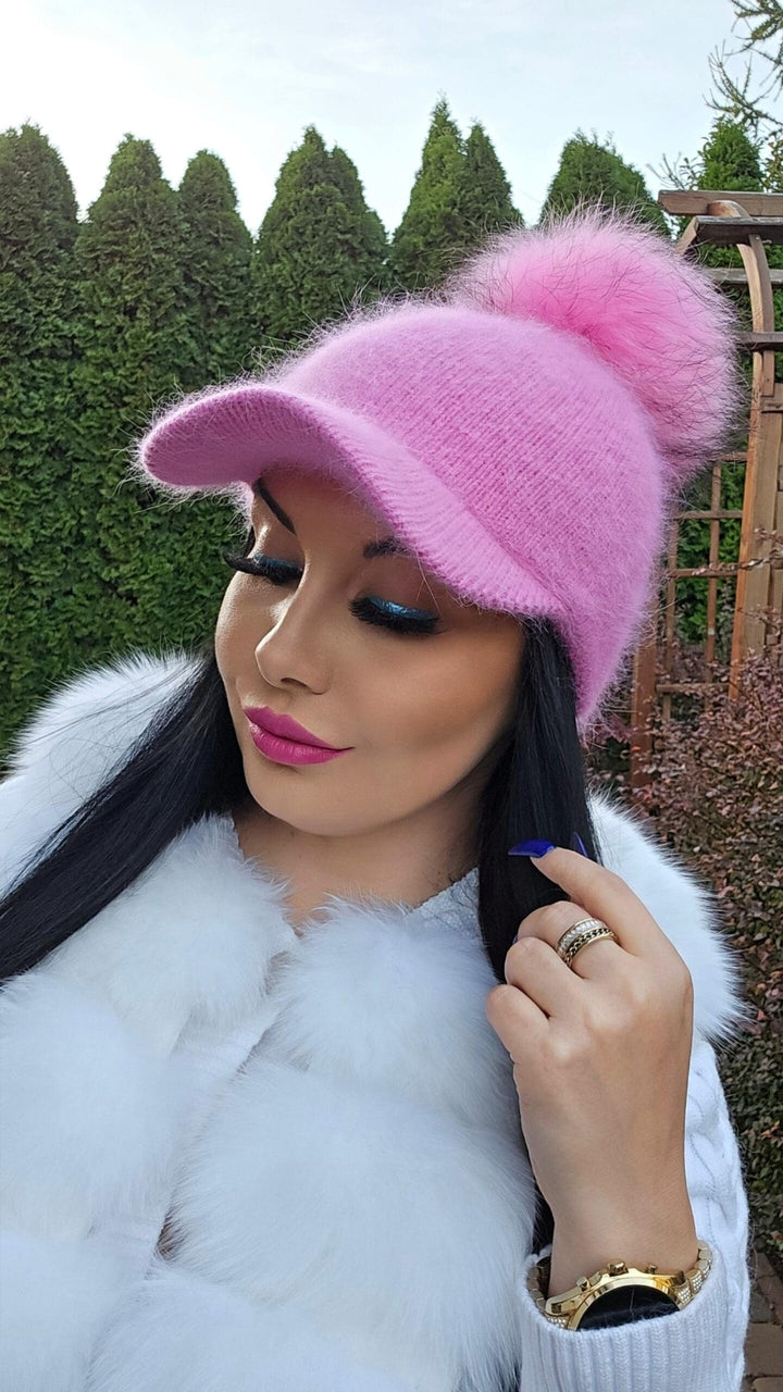 Czapka z daszkiem NATALIA z ciepłej angory