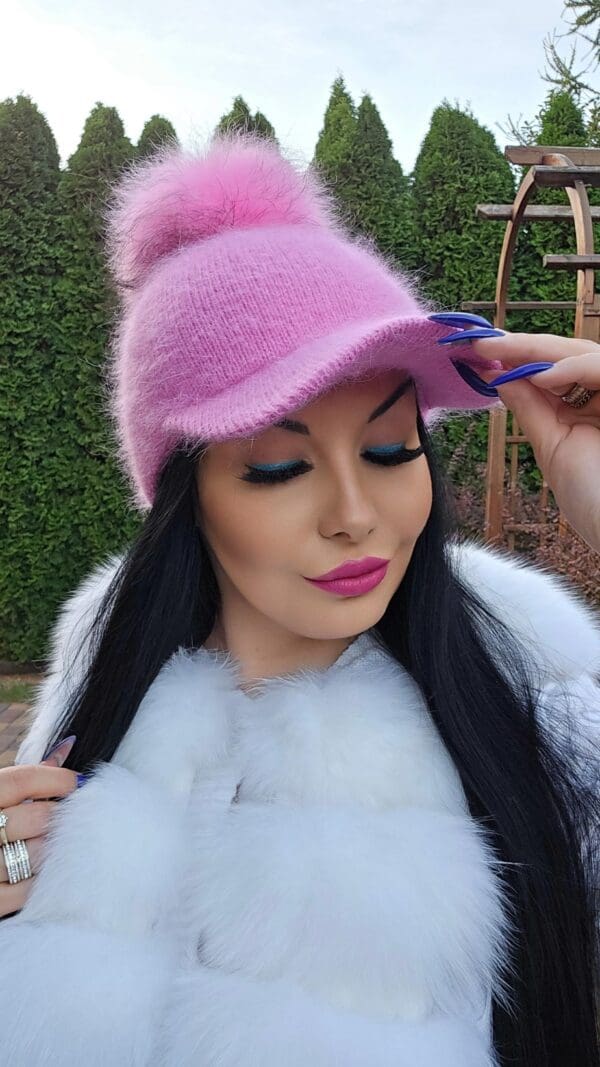 Czapka z daszkiem NATALIA z ciepłej angory