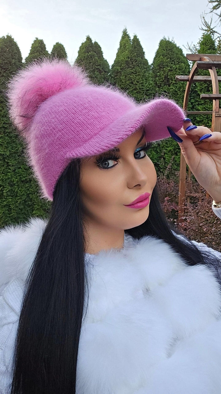 Czapka z daszkiem NATALIA z ciepłej angory