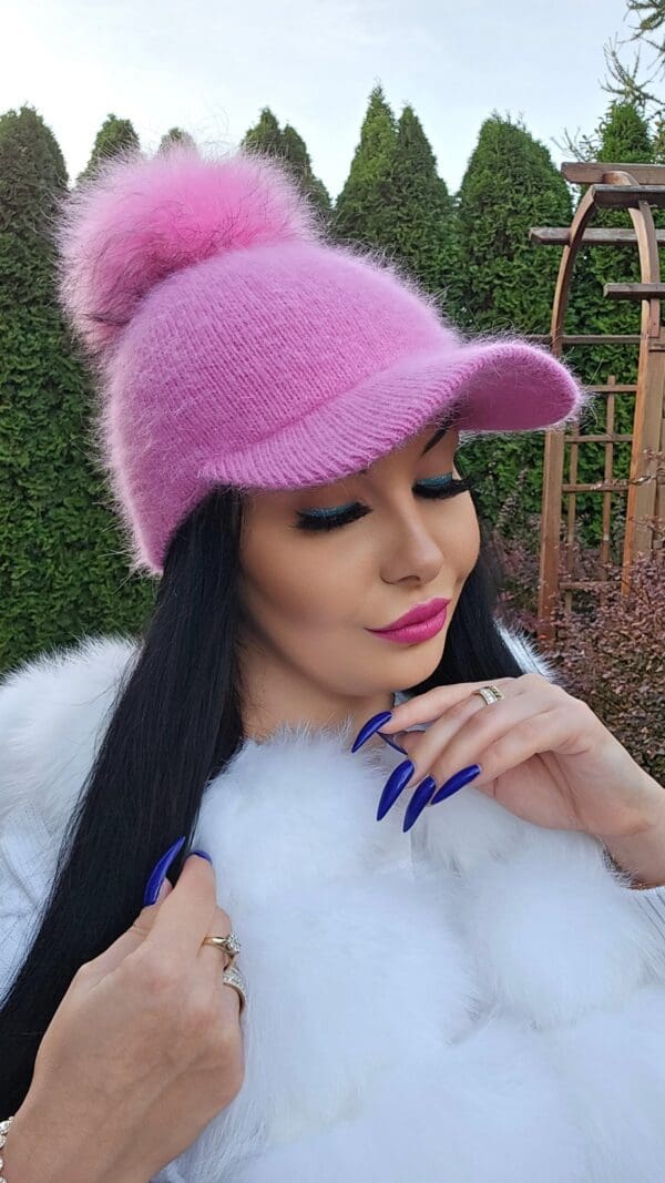 Czapka z daszkiem NATALIA z ciepłej angory