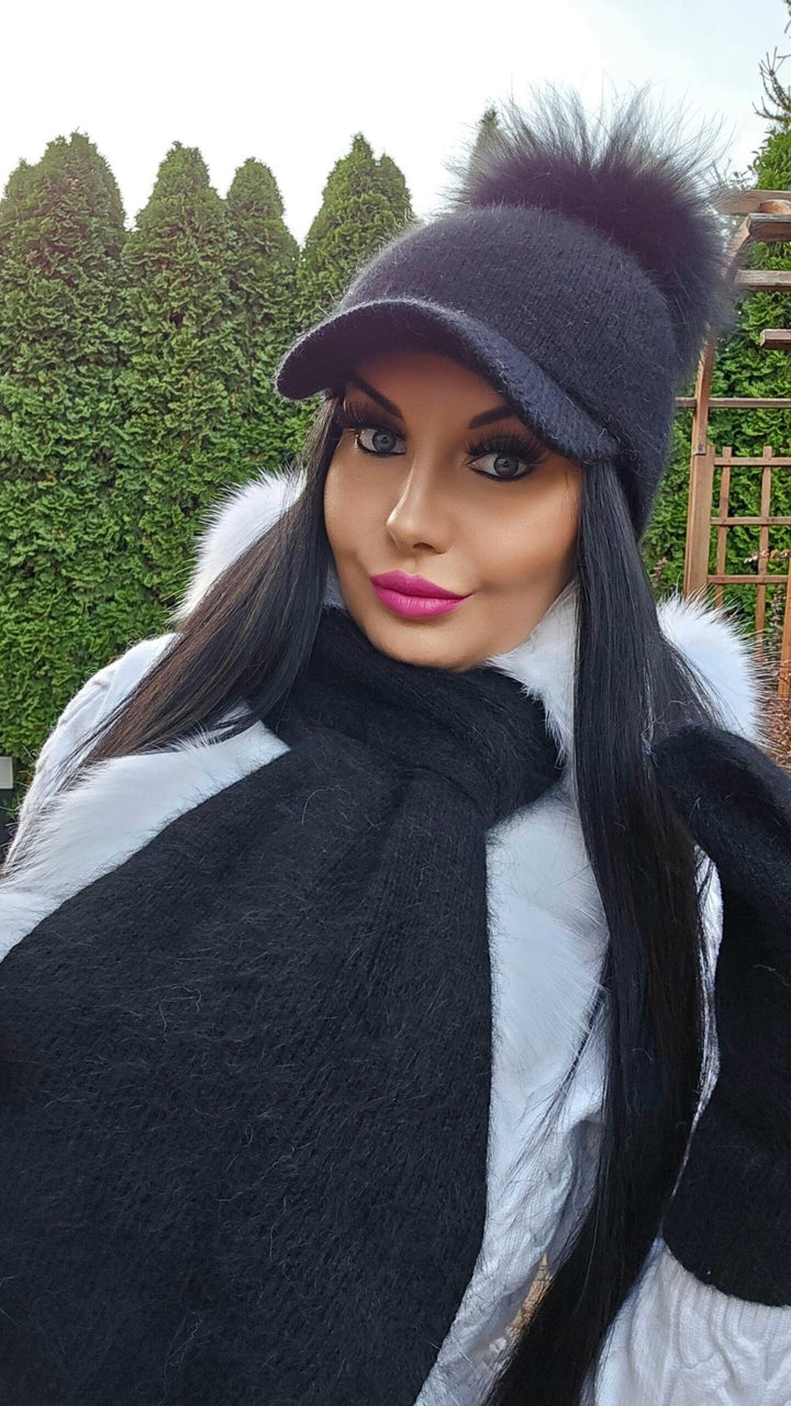 Czapka z daszkiem NATALIA z ciepłej angory