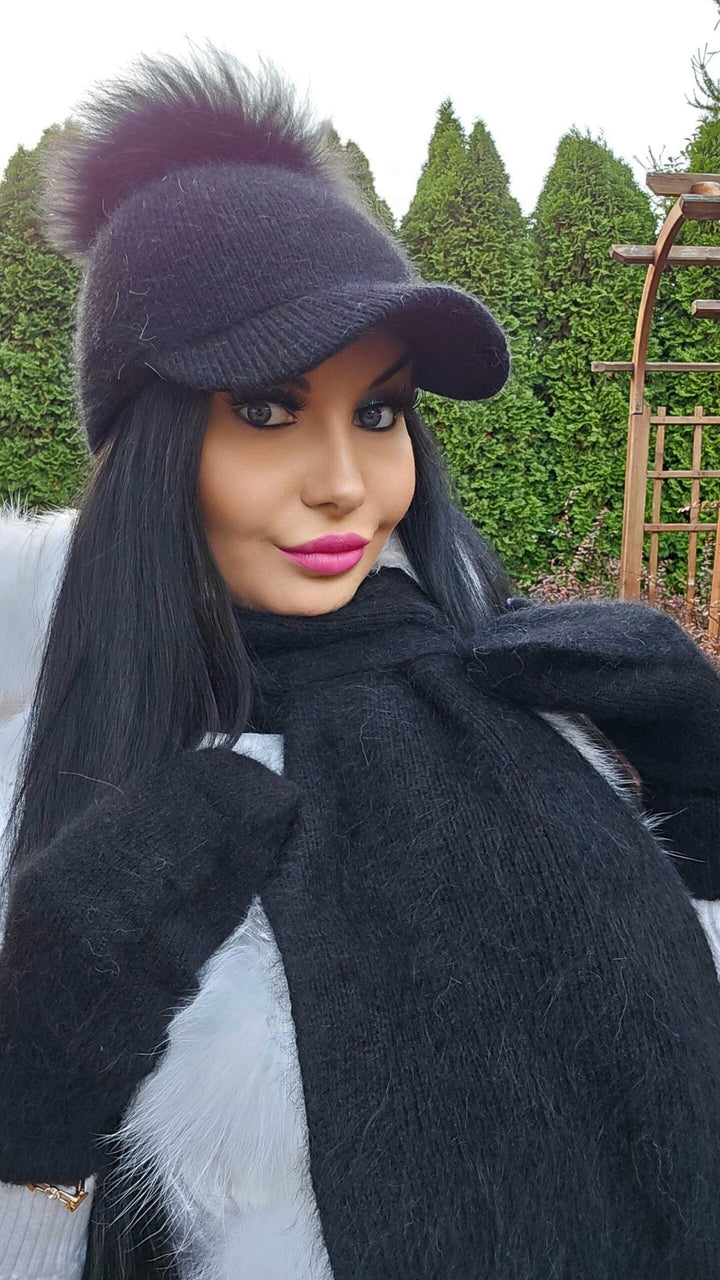 Czapka z daszkiem NATALIA z ciepłej angory