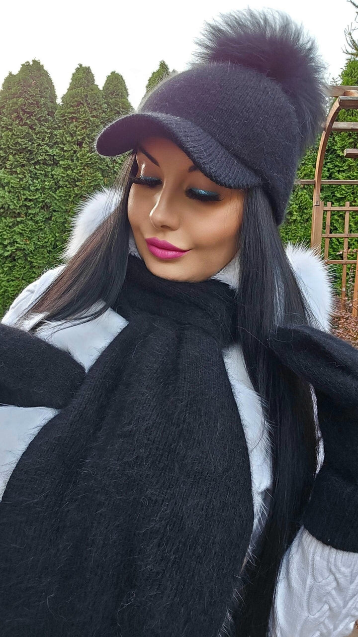 Czapka z daszkiem NATALIA z ciepłej angory