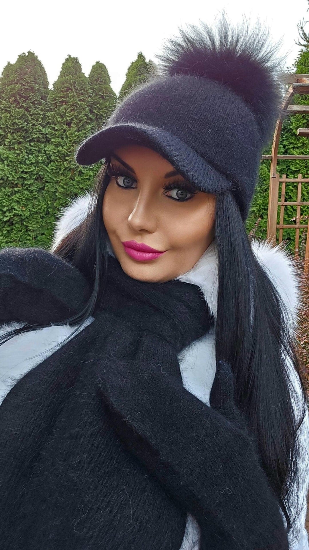 Czapka z daszkiem NATALIA z ciepłej angory