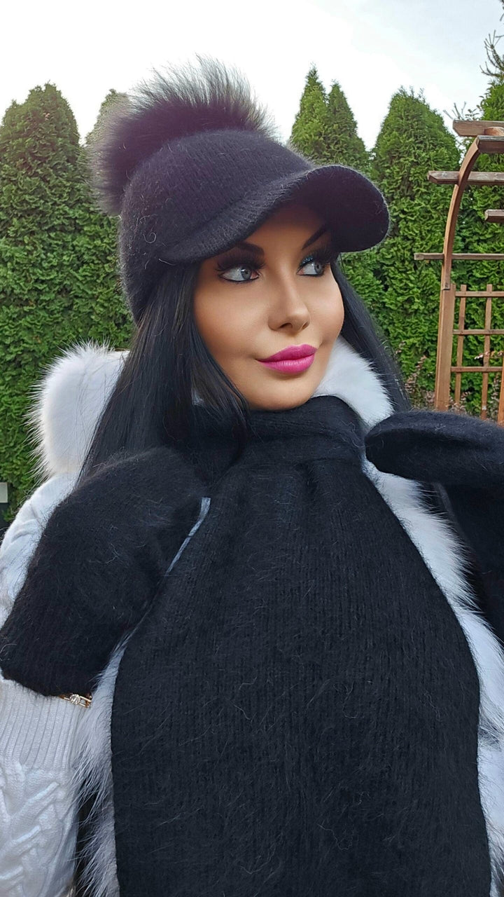 Czapka z daszkiem NATALIA z ciepłej angory