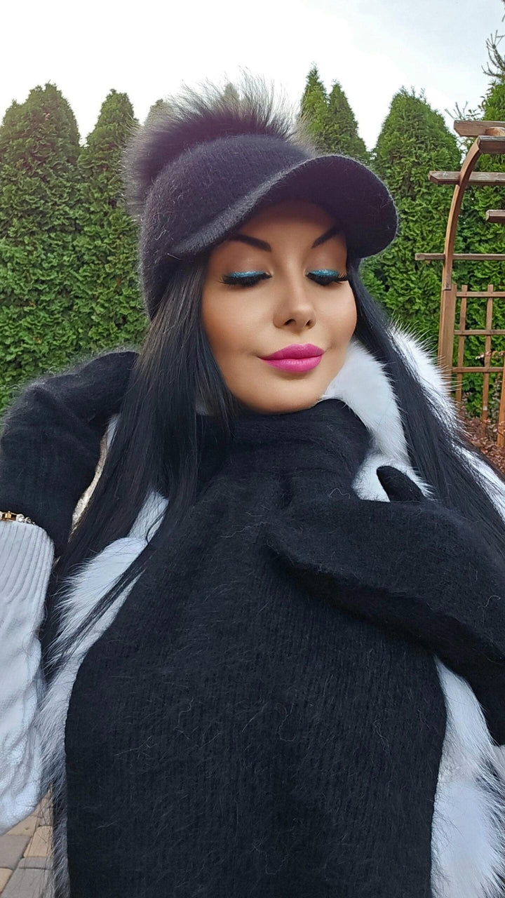 Czapka z daszkiem NATALIA z ciepłej angory