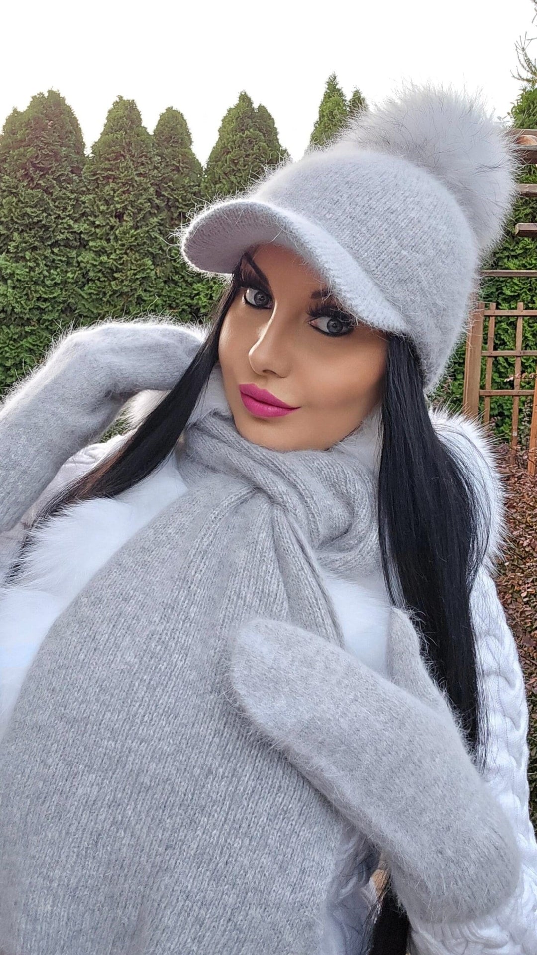 Czapka z daszkiem NATALIA z ciepłej angory