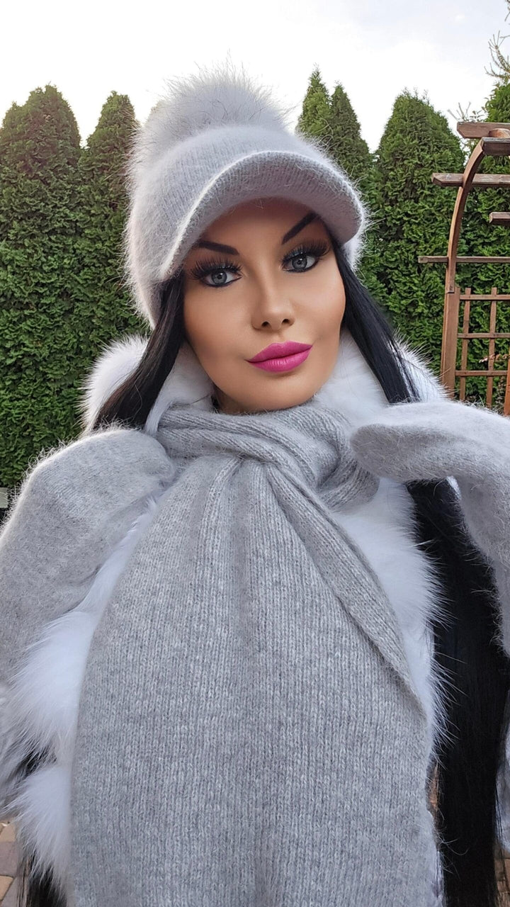 Czapka z daszkiem NATALIA z ciepłej angory