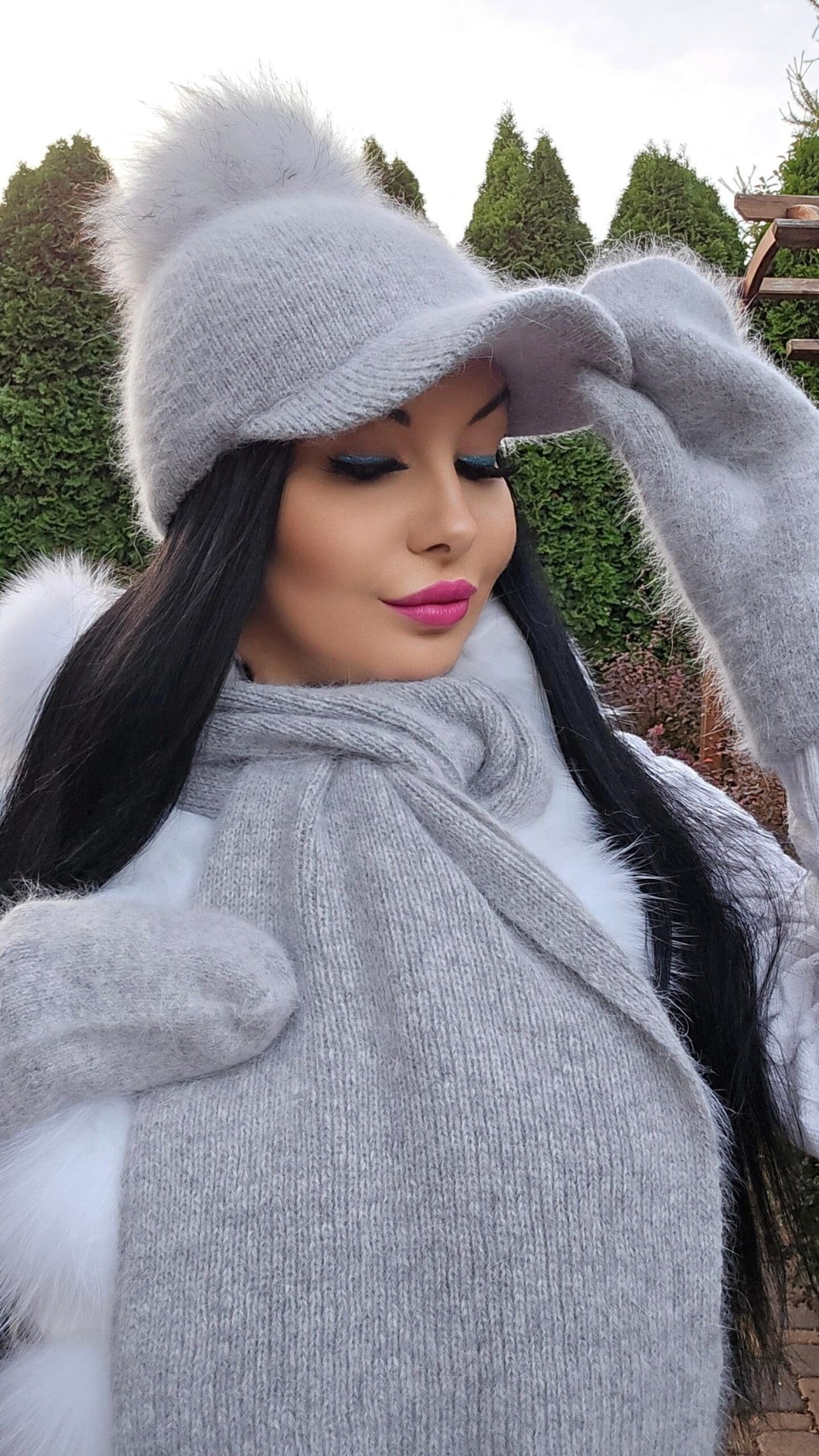 Czapka z daszkiem NATALIA z ciepłej angory