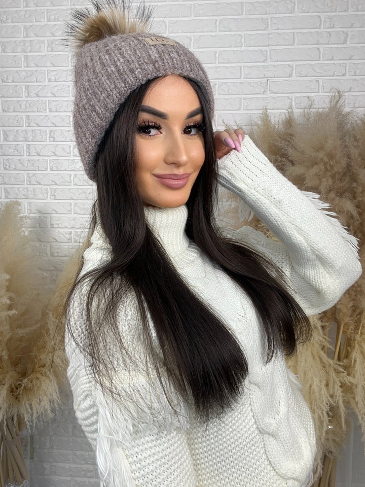 Czapka zimowa LGC - miękka, ciepła, z pomponem