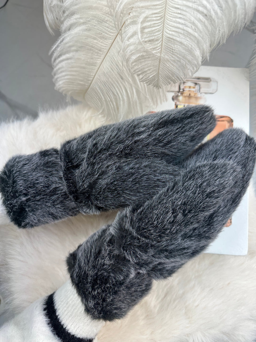 Rękawiczki RICA - zimowe, puchate z długim włosem