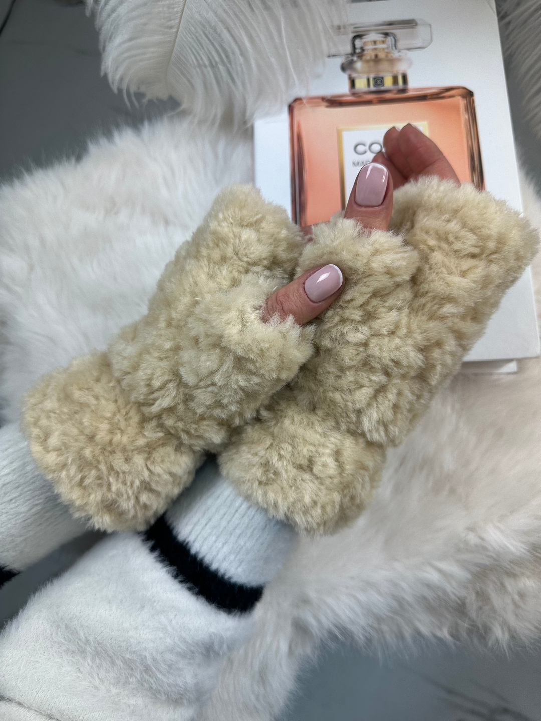 Rękawiczki UGG - zimowe, puchate, bez palców