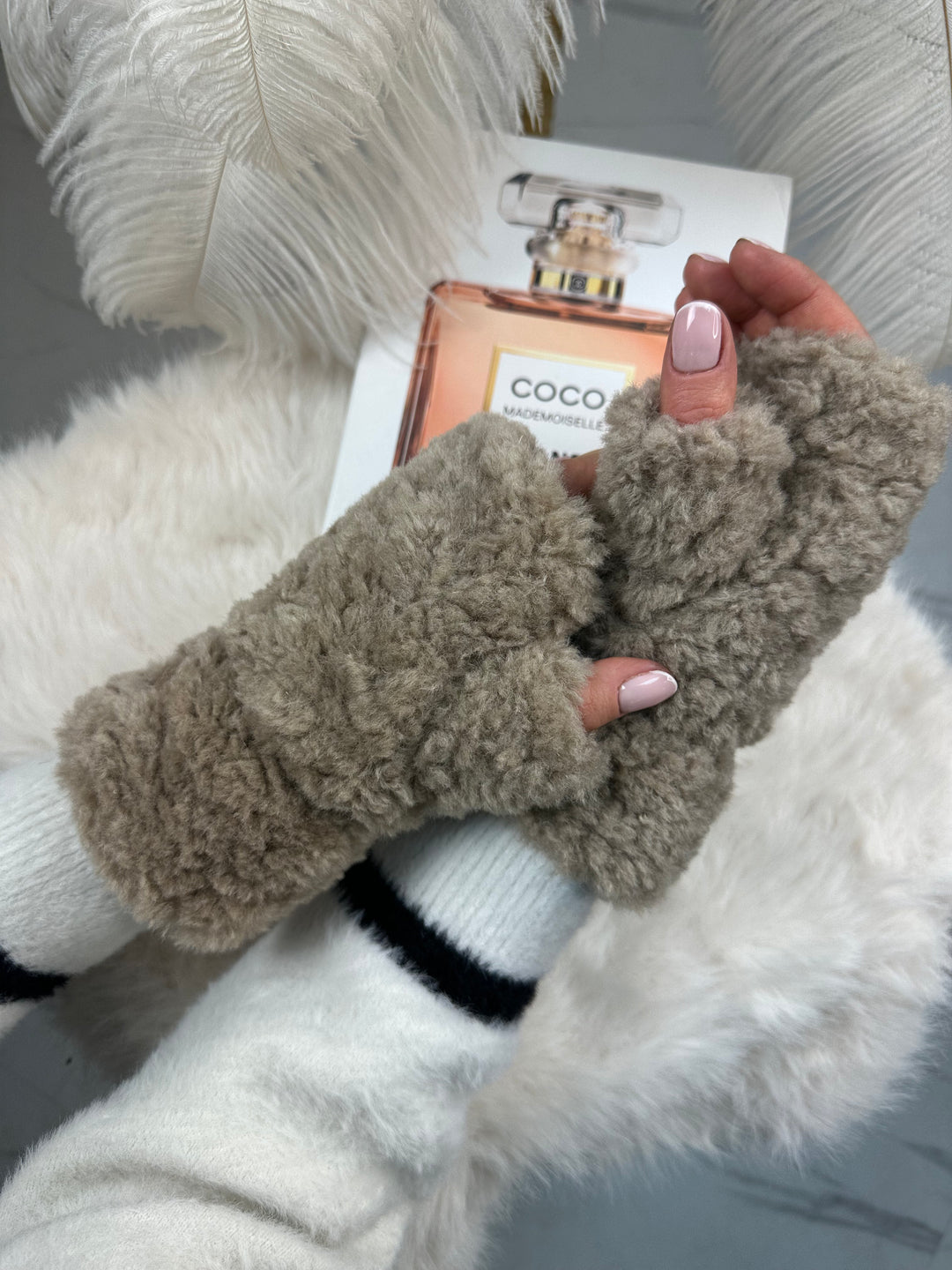 Rękawiczki UGG - zimowe, puchate, bez palców