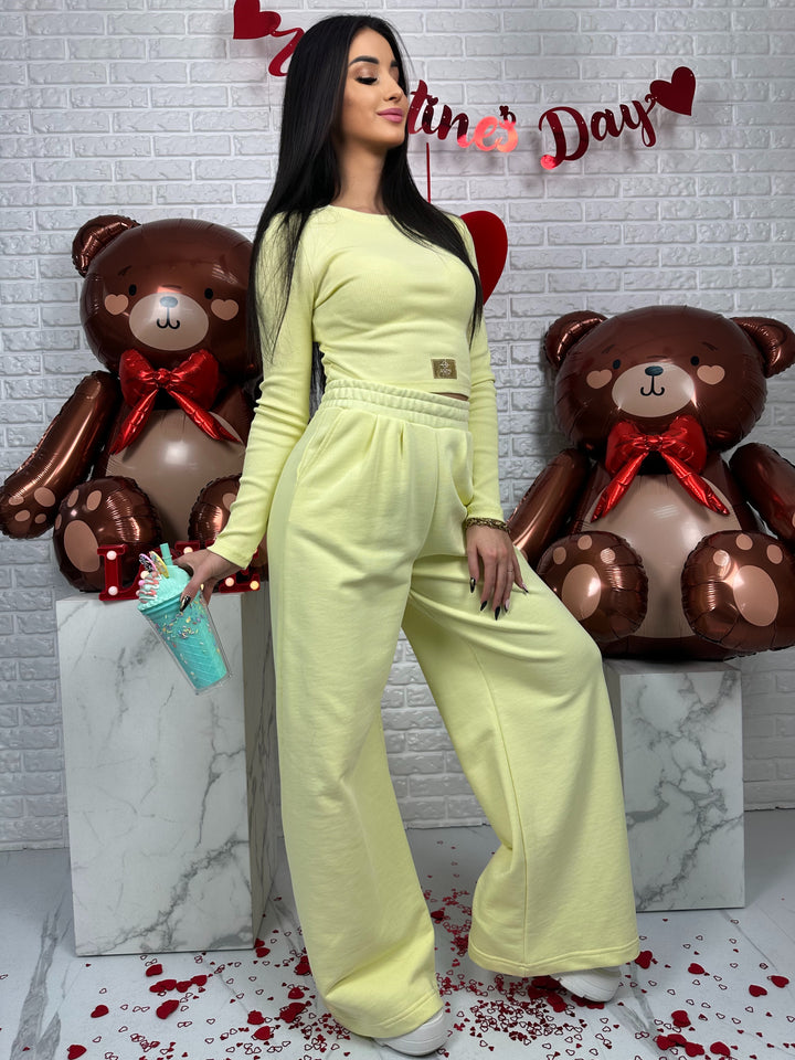 Komplet dresowy VERA - szerokie spodnie i top z długim rękawem