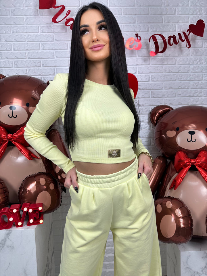 Komplet dresowy VERA - szerokie spodnie i top z długim rękawem