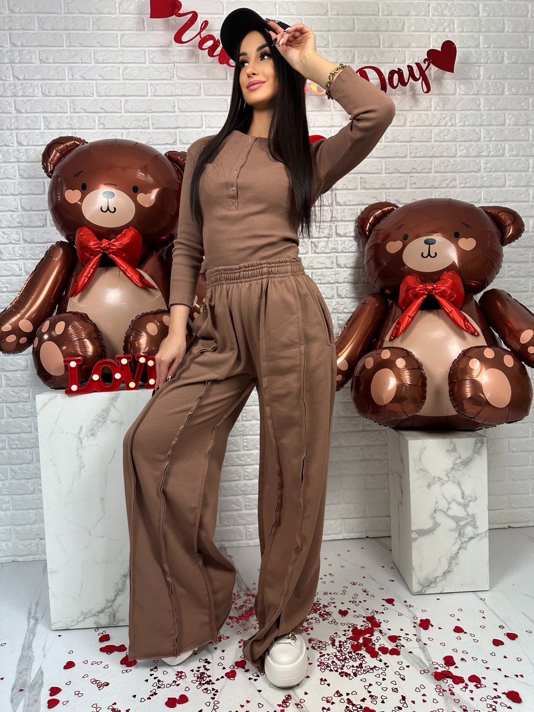 Komplet dresowy ELISE - szerokie spodnie z przeszyciami i top zapinany na guziki