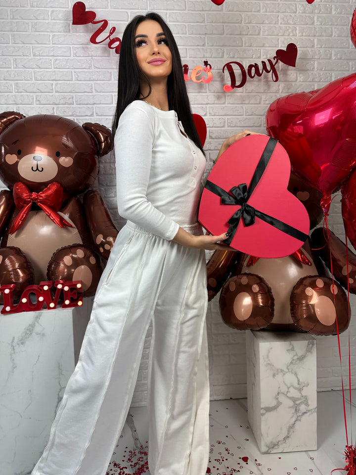 Komplet dresowy ELISE - szerokie spodnie z przeszyciami i top zapinany na guziki