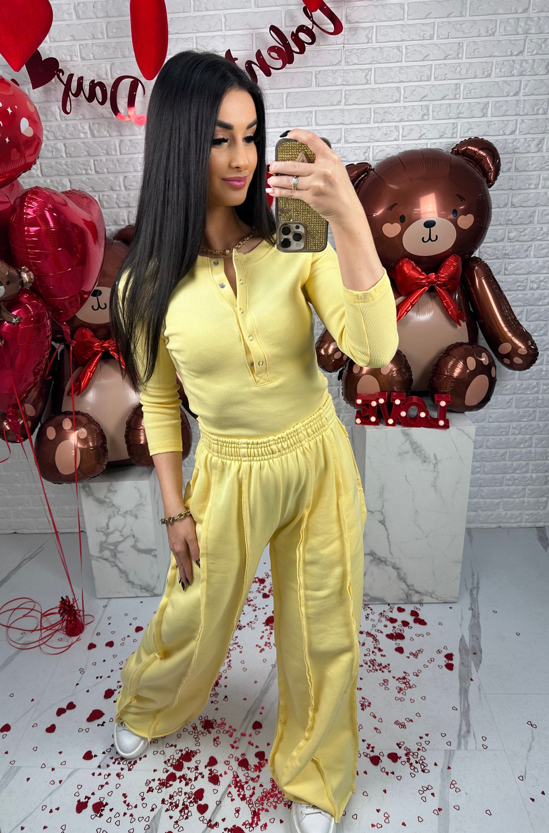 Komplet dresowy ELISE - szerokie spodnie z przeszyciami i top zapinany na guziki