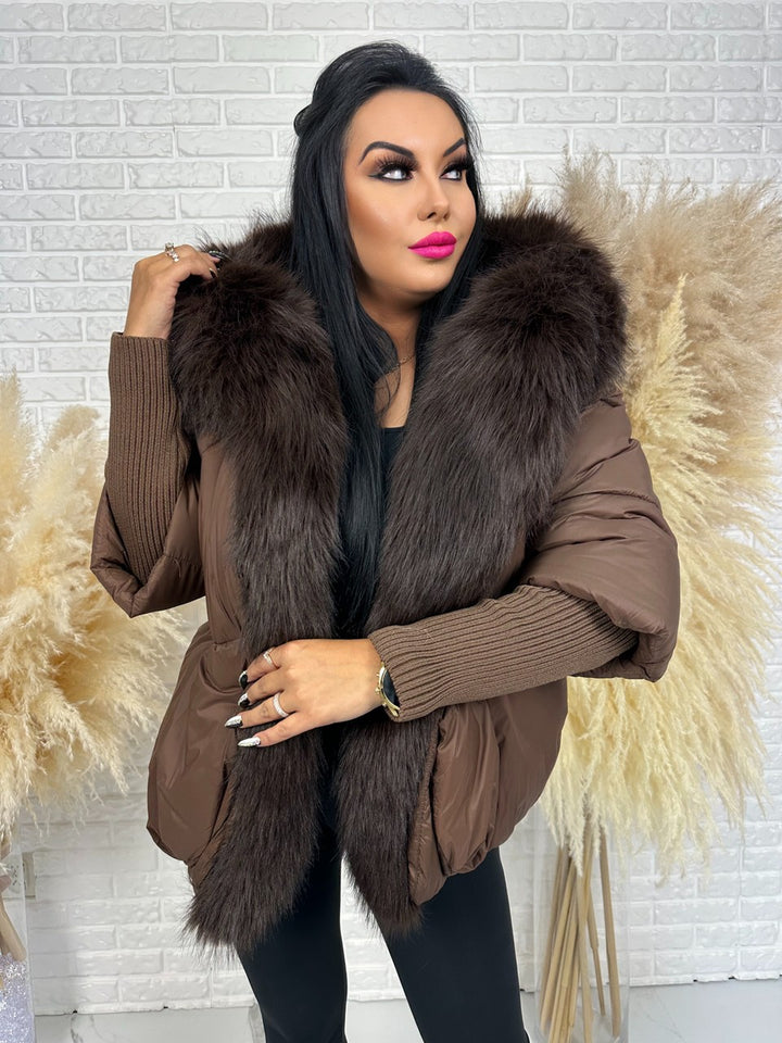 Kurtka zimowa WIKTORIA – oversize, pikowana, z dużym futrem brązowa