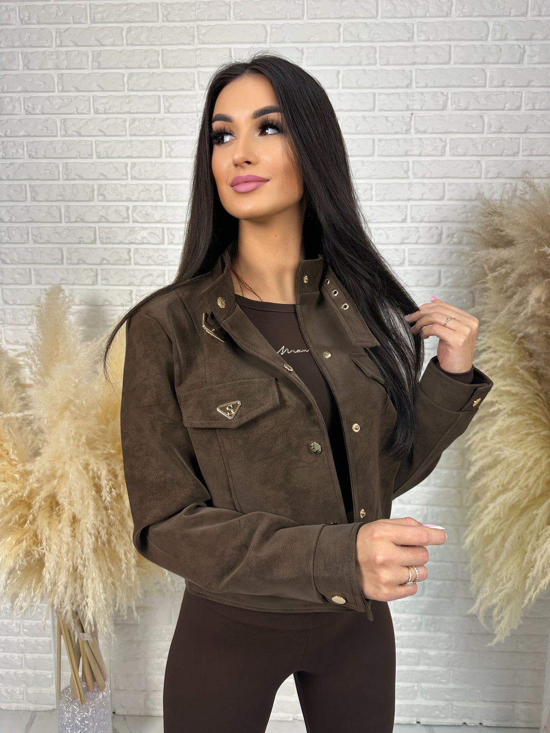 Kurtka DAKOTA - zamszowa ramoneska ze stójką i złotymi dodatkami