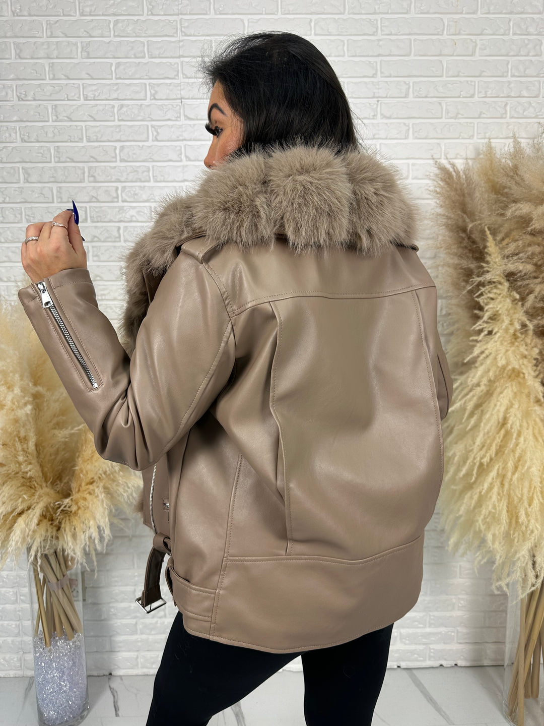 Kurtka WINTER LUX - ocieplana w środku z dużym futerkiem