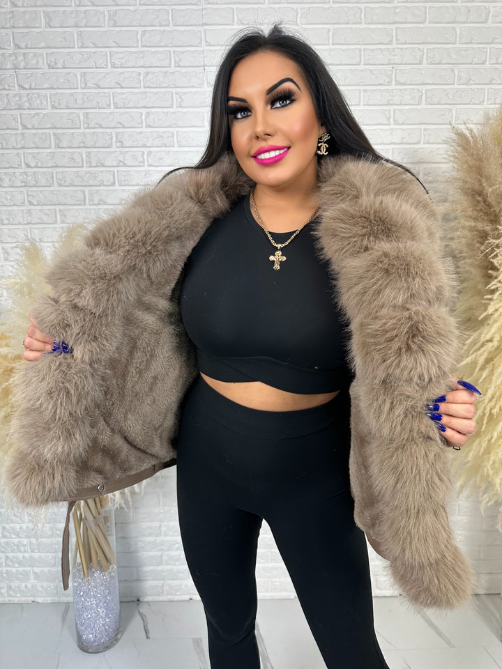 Kurtka WINTER LUX - ocieplana w środku z dużym futerkiem