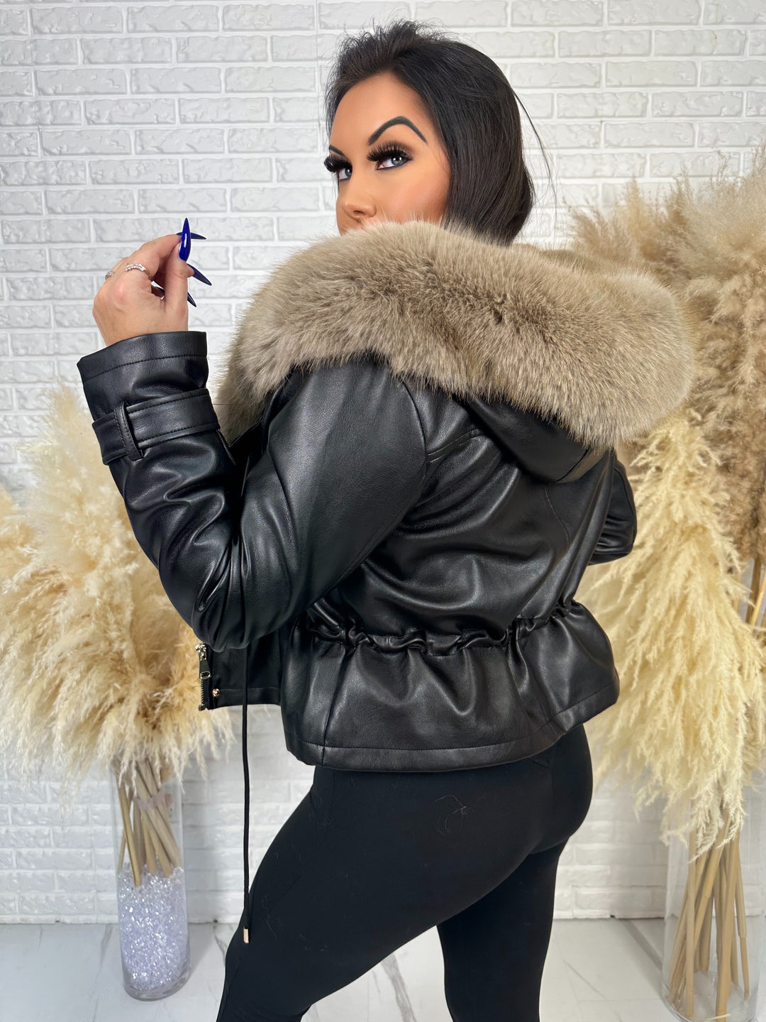 Kurtka FURIOZA - ocieplana w środku z dużym futerkiem przy kapturze