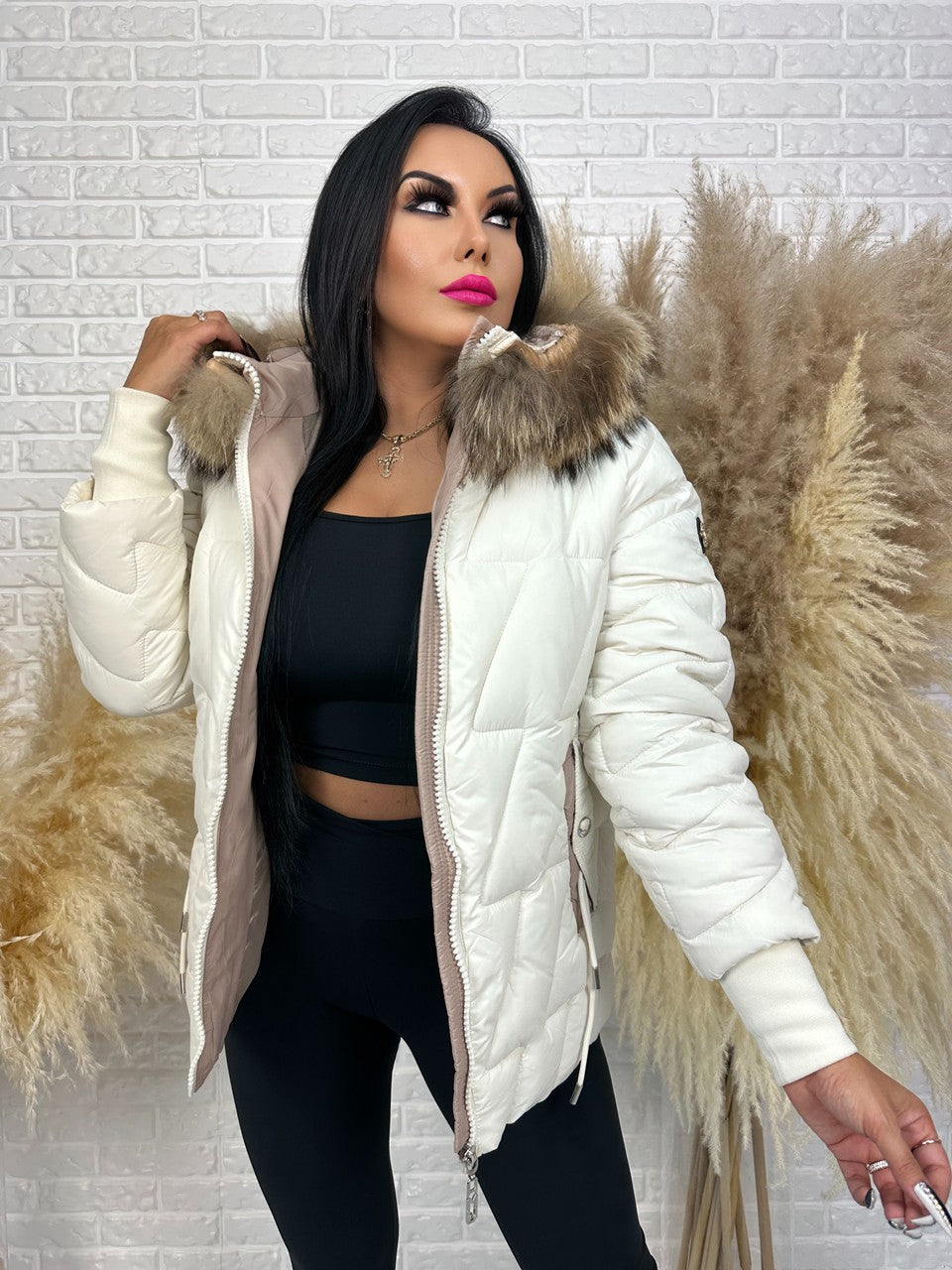 Kurtka zimowa BRONX z naturalnym futrem – pikowana, elegancka i ciepła , kolor biały