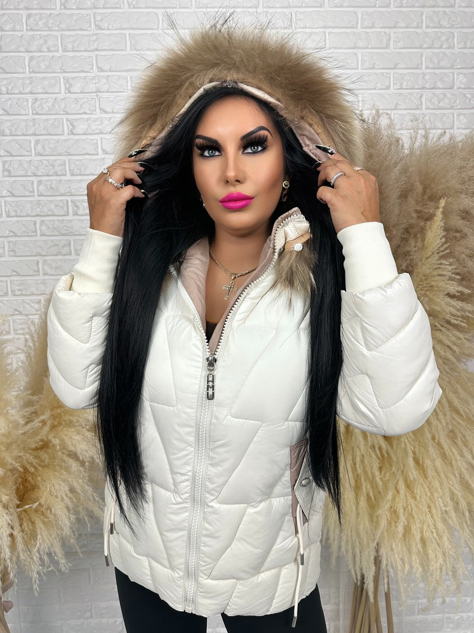 Kurtka zimowa BRONX z naturalnym futrem – pikowana, elegancka i ciepła,kolor biały, kaptur