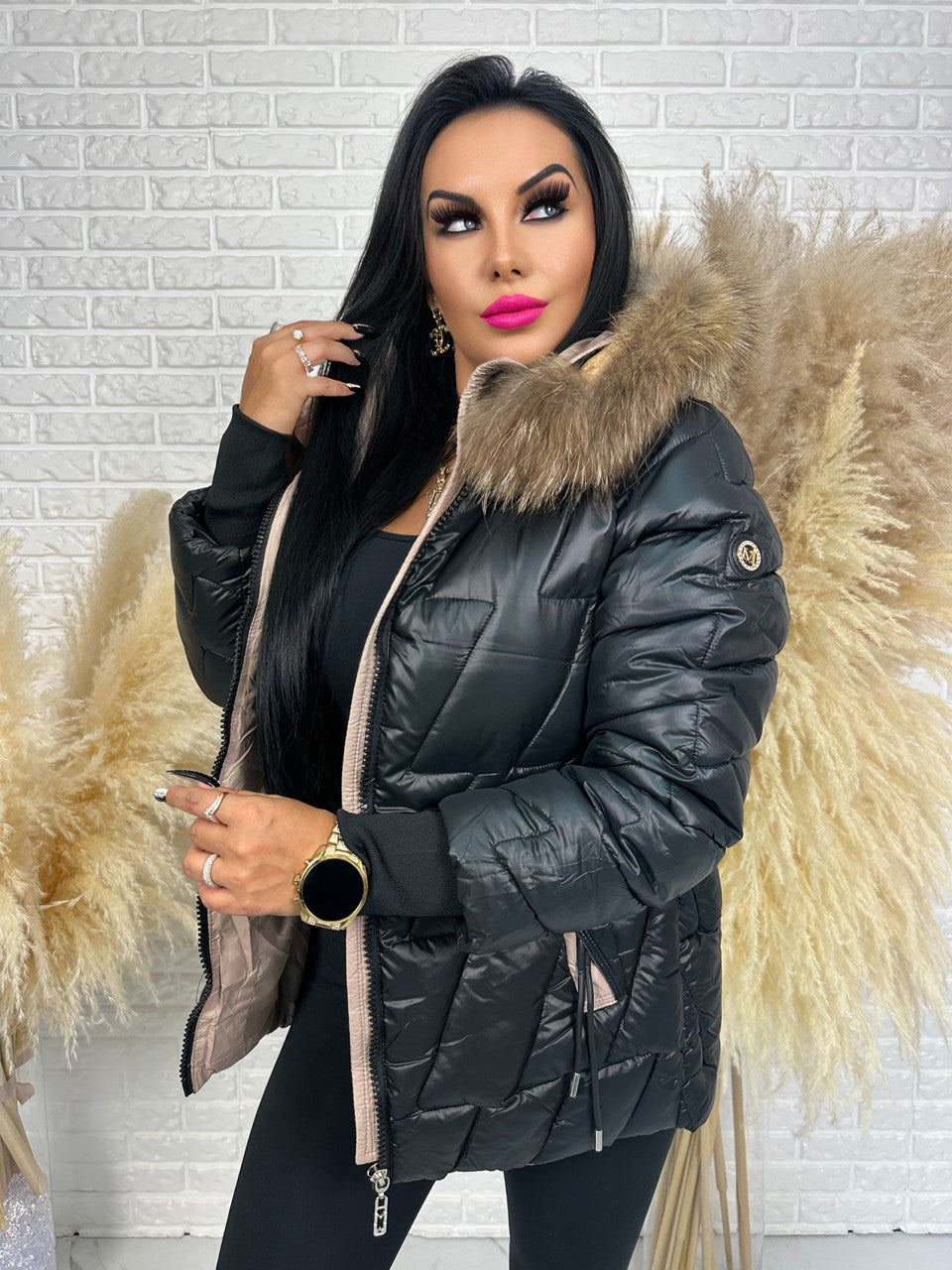 Kurtka zimowa BRONX z naturalnym futrem – pikowana, elegancka i ciepła,kolor czarny, profil