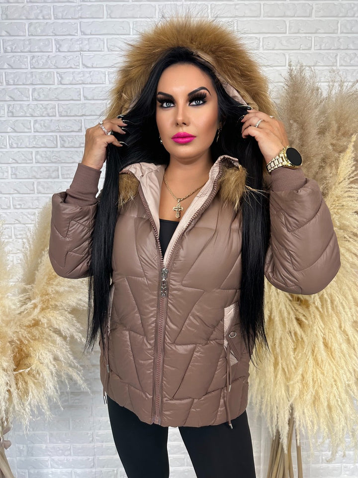 Kurtka zimowa BRONX z naturalnym futrem – pikowana, elegancka i ciepła, brąz, kaptur, futerko, front